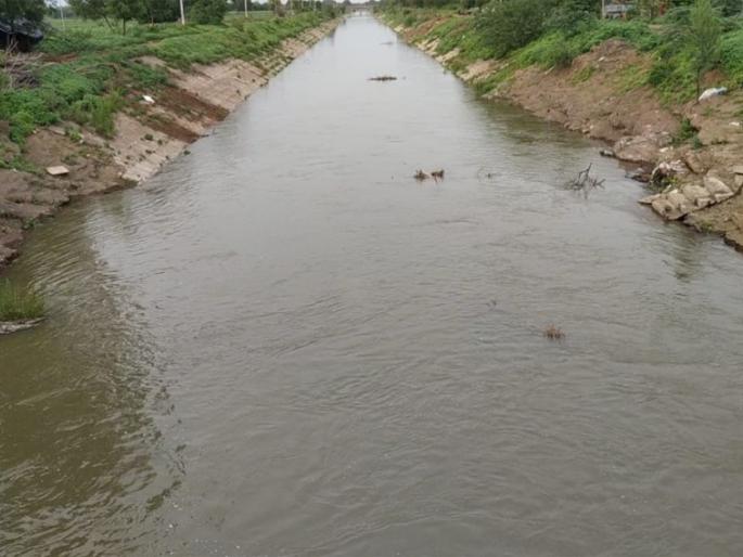 In the water district in the left canal of the Jaikwadi project | जायकवाडी प्रकल्पाच्या डाव्या कालव्यातील पाणी जिल्ह्यात