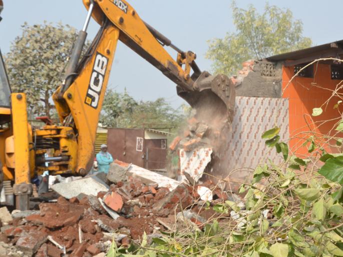Unauthorized religious places demolished | जालन्यात अनधिकृत धार्मिक स्थळे हटाव मोहीम सुरूच Unauthorized religious places demolished | जालन्यात अनधिकृत धार्मिक स्थळे हटाव मोहीम सुरूच