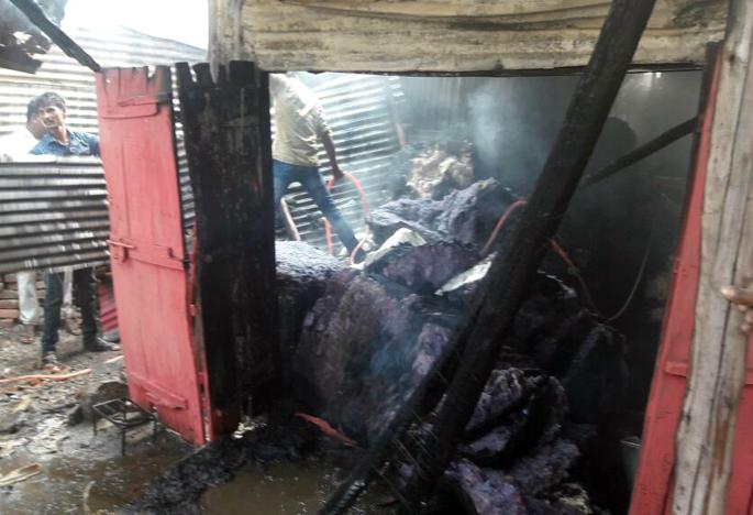 Fire in two shops in Tirthapuri | तीर्थपुरीत दोन दुकानांना आग Fire in two shops in Tirthapuri | तीर्थपुरीत दोन दुकानांना आग