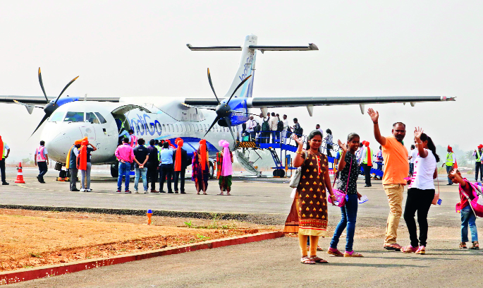 Start of Kolhapur-Tirupati Airlines; | कोल्हापूर-तिरूपती विमानसेवेला जल्लोषी वातावरणात प्रारंभ Start of Kolhapur-Tirupati Airlines; | कोल्हापूर-तिरूपती विमानसेवेला जल्लोषी वातावरणात प्रारंभ