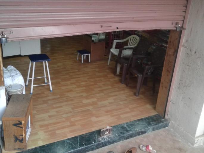 Textile shops in Koregaon, worth more than 10 lakhs | मुख्य बाजारपेठेतील कापड दुकानातून दहा लाखांचा मुद्देमाल लंपास, व्यापारी भयभीत Textile shops in Koregaon, worth more than 10 lakhs | मुख्य बाजारपेठेतील कापड दुकानातून दहा लाखांचा मुद्देमाल लंपास, व्यापारी भयभीत