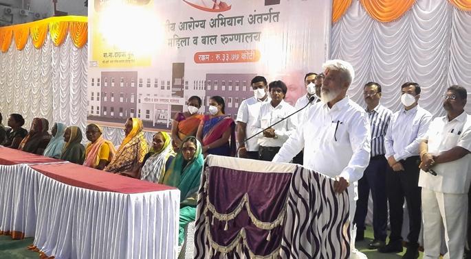 215 beds available in Malegaon: Dada Bhuse | मालेगावी होणार २१५ खाटांची सुविधा उपलब्ध : दादा भुसे 
