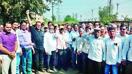 Movement of the Malegaon electricity workers association | मालेगावी वीज कर्मचारी संघटनेचे आंदोलन Movement of the Malegaon electricity workers association | मालेगावी वीज कर्मचारी संघटनेचे आंदोलन