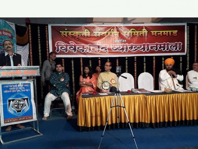 Savarkar could not understand the slander: Soman | बदनामी करणाऱ्यांना सावरकर समजलेच नाहीत : सोमण  Savarkar could not understand the slander: Soman | बदनामी करणाऱ्यांना सावरकर समजलेच नाहीत : सोमण