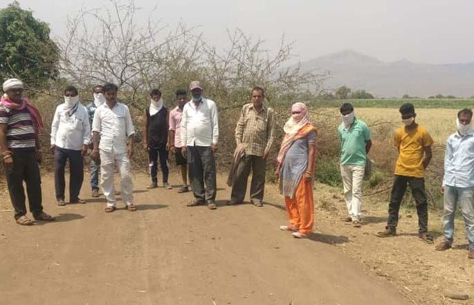 Keep tight watch on the border of Gujarat state near Prakash village | प्रकाशा गावाजवळील गुजरात राज्याच्या सीमेवर कडक पहारा