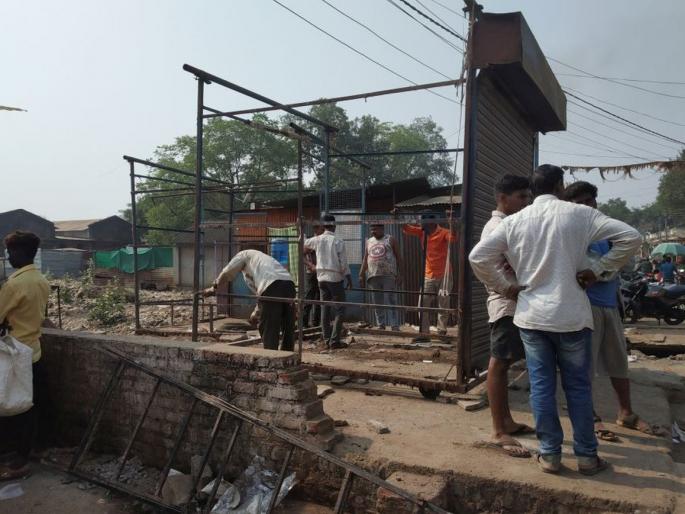 Vesicators cleanly remove encroachments | व्यासयिकांनी स्वच्छेने काढले अतिक्रमण Vesicators cleanly remove encroachments | व्यासयिकांनी स्वच्छेने काढले अतिक्रमण