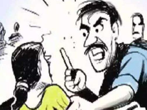 A woman was stabbed to death by a cattle herd | गुरे चारण्याच्या वादातून महिलेस डेंगाऱ्याने मारहाण