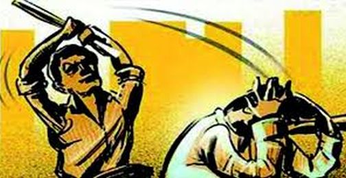 Rang Said came in and beat the injured | राँग साईडने येऊन धडक देत जखमीलाच मारहाण Rang Said came in and beat the injured | राँग साईडने येऊन धडक देत जखमीलाच मारहाण