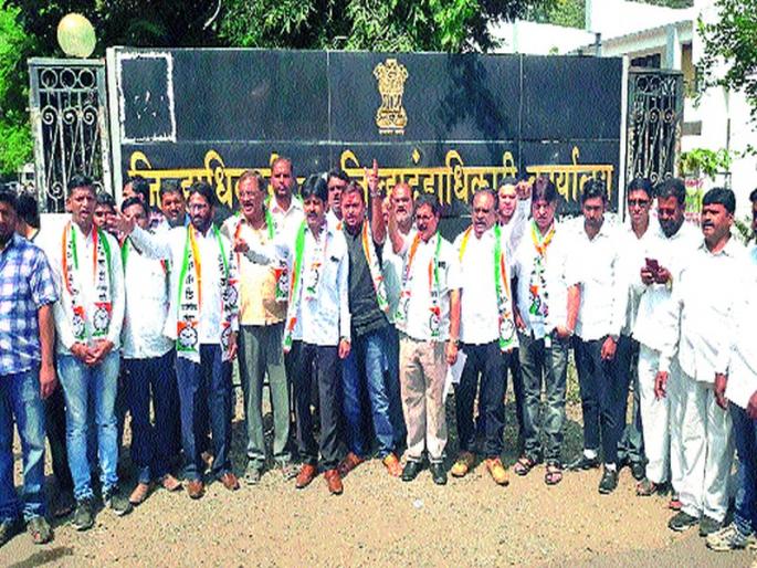 Movement on behalf of the Nation-Plaintiff Congress | राष्टÑवादी कॉँग्रेसच्या वतीने आंदोलन Movement on behalf of the Nation-Plaintiff Congress | राष्टÑवादी कॉँग्रेसच्या वतीने आंदोलन