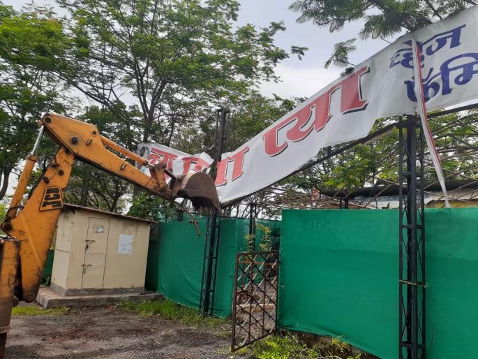 31 sludge work | ३१ गाळ्यांचे काम जमीनदोस्त