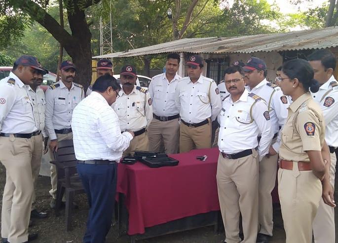 Highway traffic police equipped with sophisticated equipment | महामार्ग वाहतुक पोलिस अत्याधुनिक यंत्रनेने सज्ज Highway traffic police equipped with sophisticated equipment | महामार्ग वाहतुक पोलिस अत्याधुनिक यंत्रनेने सज्ज