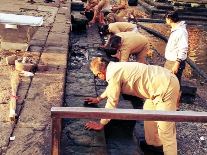 Cleanliness campaign at Gangagatta in Nashik | नाशिकमध्ये गंगाघाटावर स्वच्छता मोहीम Cleanliness campaign at Gangagatta in Nashik | नाशिकमध्ये गंगाघाटावर स्वच्छता मोहीम