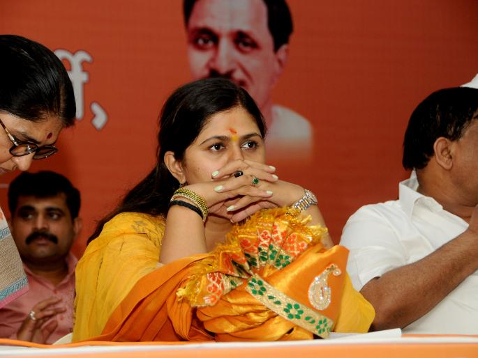 nashik,speech,wrong,caste,pankaja,munde | जातीच्या नावाखाली भाषणबाजी चुकीची : पंकजा मुंडे