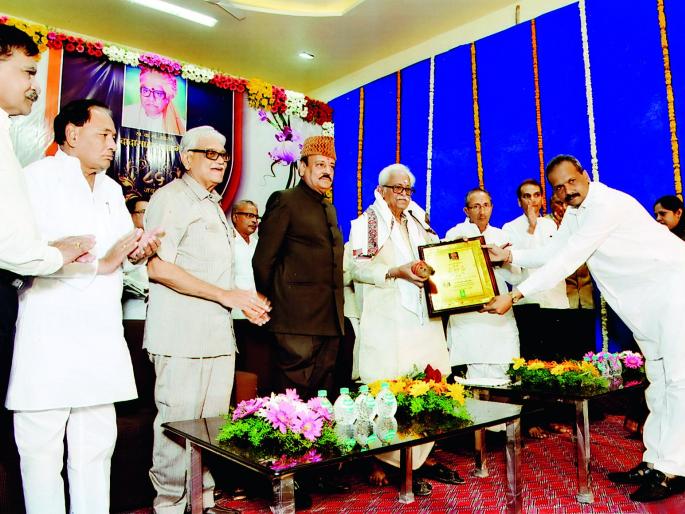 Not only Dada Saheb Vice-Chancellor but Social University too | दादासाहेब कुलगुरूच नव्हे तर सामजिक विद्यापीठही Not only Dada Saheb Vice-Chancellor but Social University too | दादासाहेब कुलगुरूच नव्हे तर सामजिक विद्यापीठही