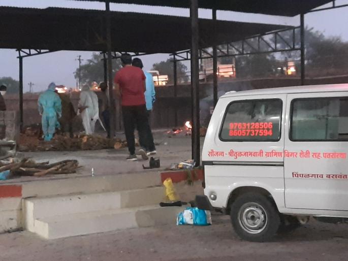 Timber shortage in Pimpalgaon Baswant city | पिंपळगाव बसवंत शहरात लाकडाचा तुटवडा Timber shortage in Pimpalgaon Baswant city | पिंपळगाव बसवंत शहरात लाकडाचा तुटवडा