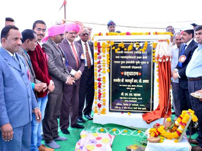 Parbhani: Justice should be kept in the sanctity of the temple of justice | परभणी : न्याय मंदिराचे पावित्र्य राखून सर्वांना न्याय द्यावा Parbhani: Justice should be kept in the sanctity of the temple of justice | परभणी : न्याय मंदिराचे पावित्र्य राखून सर्वांना न्याय द्यावा