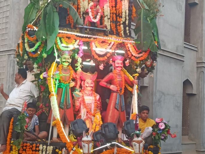 Balaji Rathotsav celebrations in Panchora | पाचोरा येथे बालाजी रथोत्सव जल्लोषात Balaji Rathotsav celebrations in Panchora | पाचोरा येथे बालाजी रथोत्सव जल्लोषात