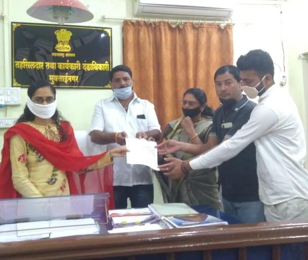 The case of gang atrocities should be taken to court as soon as possible - the demand of the Charmakar community | टोळी अत्याचार प्रकरणी खटला जलद गती न्यायालयात चालवावा- चर्मकार समाजाची मागणी The case of gang atrocities should be taken to court as soon as possible - the demand of the Charmakar community | टोळी अत्याचार प्रकरणी खटला जलद गती न्यायालयात चालवावा- चर्मकार समाजाची मागणी