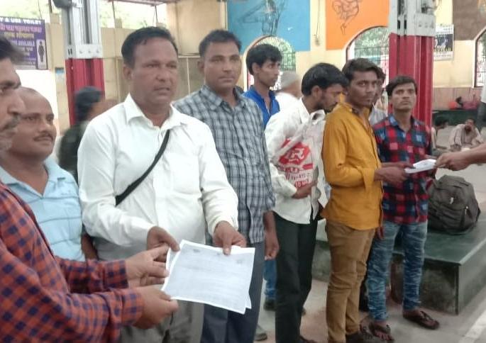 Bhusawal Iron Road Police awareness to prevent cyber crime | सायबर गुन्हे टाळण्यासाठी भुसावळ लोहमार्ग पोलिसांकडून जनजागृती Bhusawal Iron Road Police awareness to prevent cyber crime | सायबर गुन्हे टाळण्यासाठी भुसावळ लोहमार्ग पोलिसांकडून जनजागृती