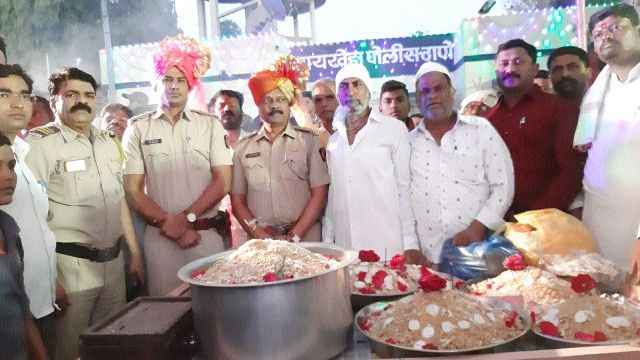 Chandashwali Baba celebrates Urs festival | चाँदशहावलीबाबा उरूस उत्सव उत्साहात Chandashwali Baba celebrates Urs festival | चाँदशहावलीबाबा उरूस उत्सव उत्साहात