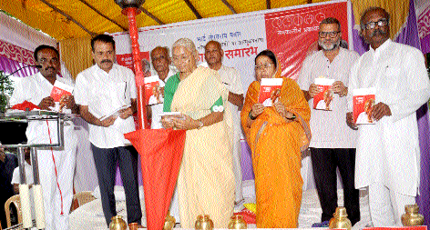Moderate organizations should come together: Medha Patkar | समविचारी संघटनांनी एकत्र यावे: मेधा पाटकर Moderate organizations should come together: Medha Patkar | समविचारी संघटनांनी एकत्र यावे: मेधा पाटकर