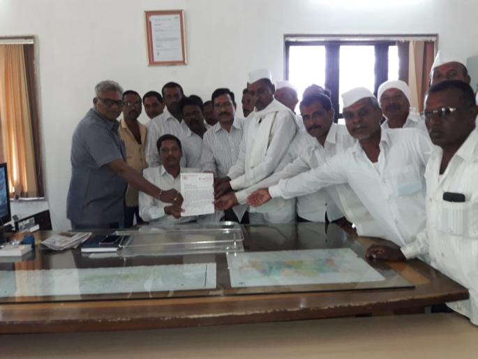 Include 17 villages in the list of drought-affected people | साताळीसह १७ गावे दुष्काळग्रस्त यादीत समावेश करावा Include 17 villages in the list of drought-affected people | साताळीसह १७ गावे दुष्काळग्रस्त यादीत समावेश करावा