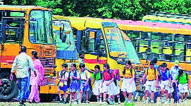 The wheels of school buses are rotten! | स्कूल बसेसची चाके रुतलेलीच ! The wheels of school buses are rotten! | स्कूल बसेसची चाके रुतलेलीच !