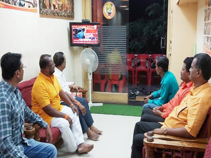 Leaders of Solapur's main party remained stunned throughout the 'match of power' | सत्तेच्या ‘सामन्यात’ दिवसभर दंग राहिले सोलापुरातील प्रमुख पक्षाचे नेते Leaders of Solapur's main party remained stunned throughout the 'match of power' | सत्तेच्या ‘सामन्यात’ दिवसभर दंग राहिले सोलापुरातील प्रमुख पक्षाचे नेते