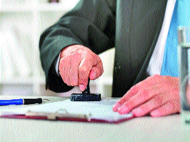 Government decision: Veterans of all parties including BJP also get rid of veterans' stamps! | शासन निर्णय : भाजपासह सर्वच पक्षांतील वयोवृद्धांना फटका ज्येष्ठांची शिक्काधिकारी होण्याचीही हुकली संधी! Government decision: Veterans of all parties including BJP also get rid of veterans' stamps! | शासन निर्णय : भाजपासह सर्वच पक्षांतील वयोवृद्धांना फटका ज्येष्ठांची शिक्काधिकारी होण्याचीही हुकली संधी!