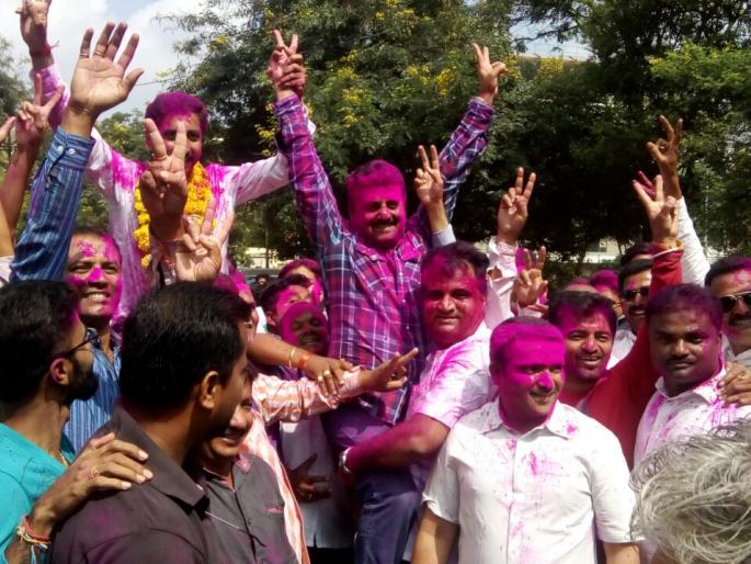 Ratnash Shirole of Tararani Aghadi won by 200 votes | ताराराणी आघाडीचे रत्नश शिरोळकर २०० मताने विजयी Ratnash Shirole of Tararani Aghadi won by 200 votes | ताराराणी आघाडीचे रत्नश शिरोळकर २०० मताने विजयी