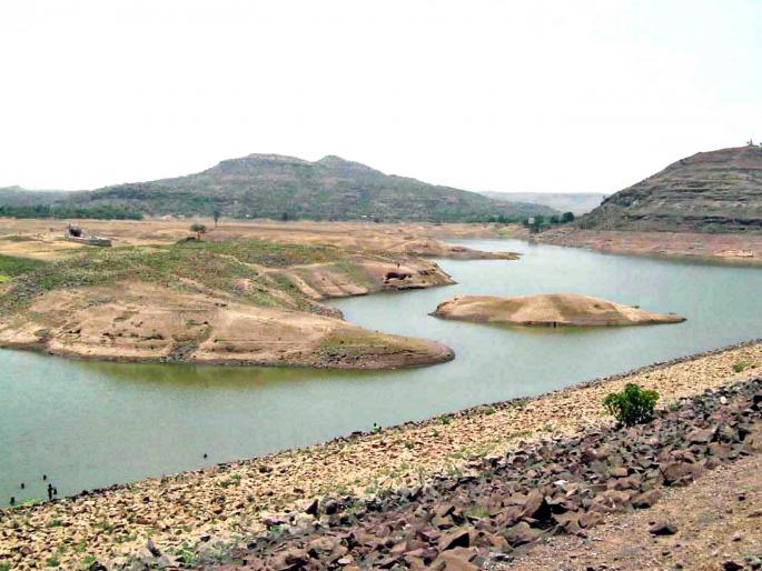  Due to lack of public participation, the sludge stops | लोकसहभाग नसल्याने गाळ उपसा रखडला