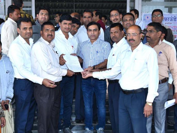 Request for junior college teachers tehsildar | कनिष्ठ महाविद्यालयीन शिक्षकांचे तहसीलदारांना निवेदन Request for junior college teachers tehsildar | कनिष्ठ महाविद्यालयीन शिक्षकांचे तहसीलदारांना निवेदन