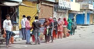 Appeal to observe social distance | सोशल डिस्टन्सिंग पाळण्याचे आवाहन