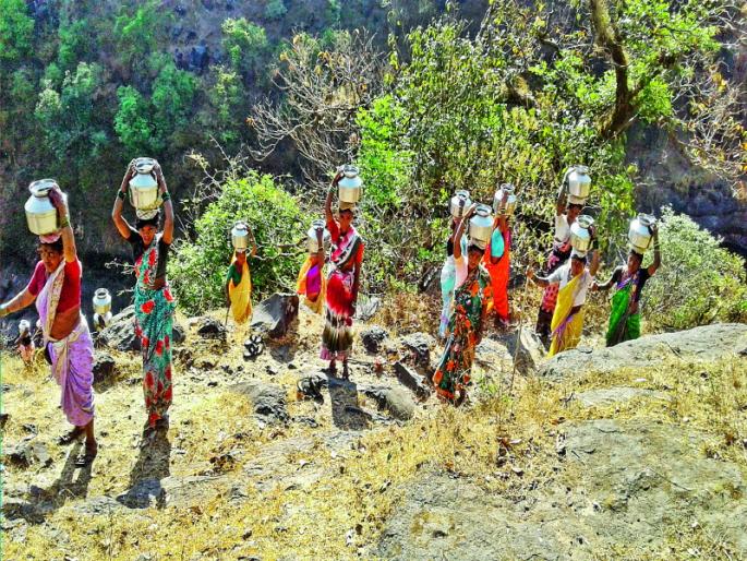 'All life is going ; But water problem not solved | अख्खं आयुष्य सरलं; पण डोईवरचा हंडा उतरलाच न्हाय! 'All life is going ; But water problem not solved | अख्खं आयुष्य सरलं; पण डोईवरचा हंडा उतरलाच न्हाय!