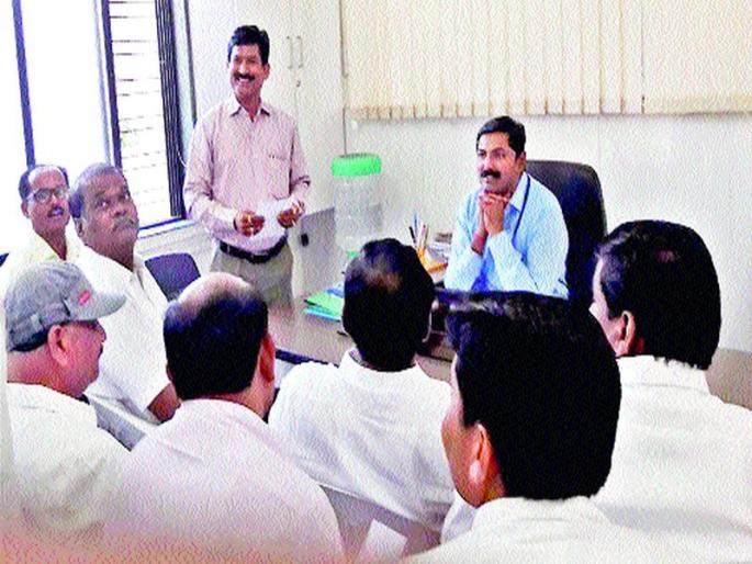 Sinnar: Information of Head of the Company's team approves two crores of medical bills | सिन्नर : मुख्याध्यापक संघाच्या प्रतिनिधींची माहिती वैद्यकीय देयकाचे दोन कोटी मंजूर Sinnar: Information of Head of the Company's team approves two crores of medical bills | सिन्नर : मुख्याध्यापक संघाच्या प्रतिनिधींची माहिती वैद्यकीय देयकाचे दोन कोटी मंजूर