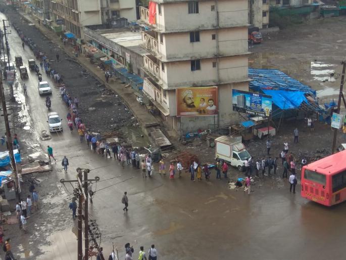 It takes five to six hours to get to work, Divekar continues | कामावर जाण्यासाठी लागतात पाच ते सहा तास, दिवेकरांचे हाल सुरुच It takes five to six hours to get to work, Divekar continues | कामावर जाण्यासाठी लागतात पाच ते सहा तास, दिवेकरांचे हाल सुरुच