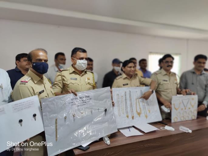 Trikutas arrested for burglary in Thane | ठाण्यात वाहनांसह घरात चोरी करणाऱ्या त्रिकुटास अटक Trikutas arrested for burglary in Thane | ठाण्यात वाहनांसह घरात चोरी करणाऱ्या त्रिकुटास अटक