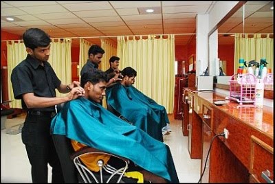 Lockdown hits millions of salon traders in the state: Nabhik Association in Thane urges CM | टाळेबंदीचा राज्यातील लाखो सलून व्यावसायिकांना फटका: ठाण्यातील नाभिक संघटनेचे मुख्यमंत्र्यांना साकडे Lockdown hits millions of salon traders in the state: Nabhik Association in Thane urges CM | टाळेबंदीचा राज्यातील लाखो सलून व्यावसायिकांना फटका: ठाण्यातील नाभिक संघटनेचे मुख्यमंत्र्यांना साकडे