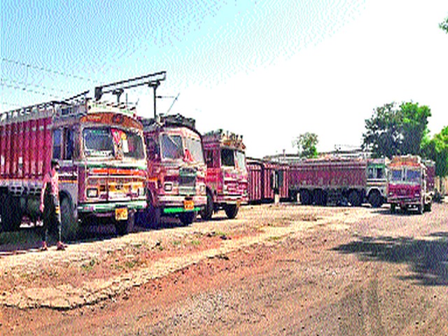 Export of one lakh tonnes of onions | एक लाख टन कांद्याची निर्यात Export of one lakh tonnes of onions | एक लाख टन कांद्याची निर्यात