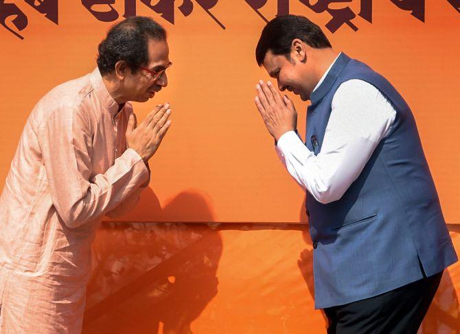 BJP-Shiv Sena ready to shake power! BJP's new one again | एकमेकांना डावलून सत्तेची भाजप-शिवसेनेची तयारी!; भाजपाची पुन्हा एकदा नवी खेळी BJP-Shiv Sena ready to shake power! BJP's new one again | एकमेकांना डावलून सत्तेची भाजप-शिवसेनेची तयारी!; भाजपाची पुन्हा एकदा नवी खेळी