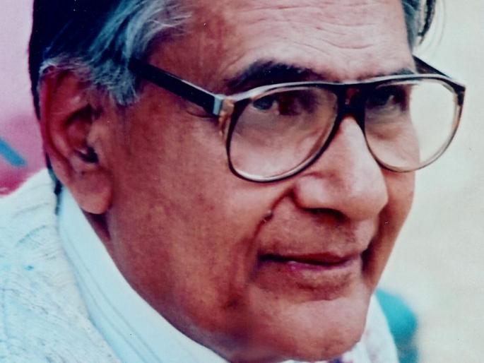  Film writer and director Ved Rahi received the Kusumagraj National Literary Award | चित्रपट लेखक व दिग्दर्शक वेद राही यांना कुसुमाग्रज राष्ट्रीय साहित्य पुरस्कार