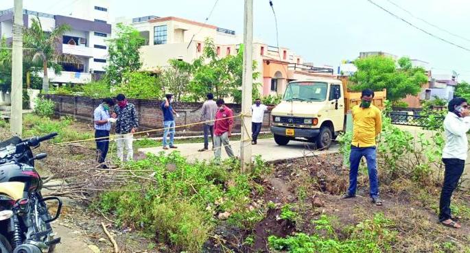 Coronavirus in Washim: Anxiety increased due to returnees from outstations | CoronaVirus in Washim : बाहेरगावावरून परतलेल्यांमुळे वाढली चिंता Coronavirus in Washim: Anxiety increased due to returnees from outstations | CoronaVirus in Washim : बाहेरगावावरून परतलेल्यांमुळे वाढली चिंता