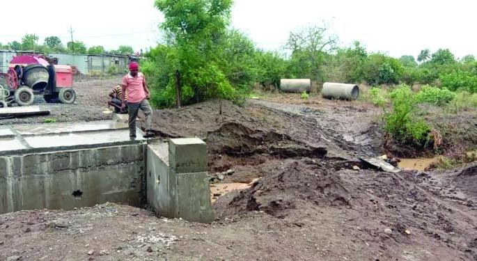 Washim district receives 40 mm of rainfall; Shirpur-Bhera road closed | वाशिम जिल्ह्यात ४० मीमी पाऊस; शिरपूर-भेरा रस्ता बंद