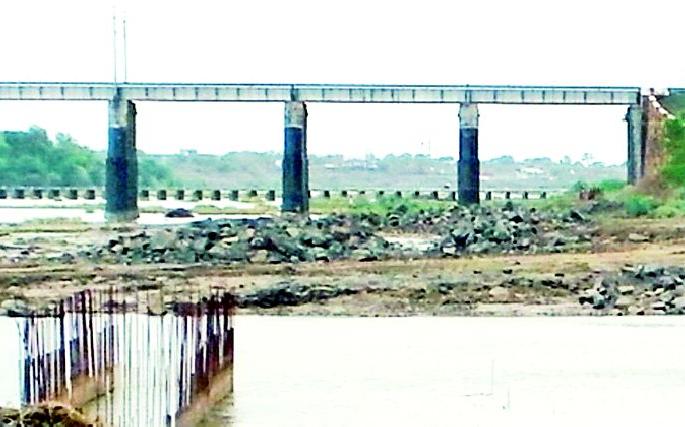 Pulgaonkar has no water supply for four days | चार दिवसांपासून पुलगावकरांना पाणीपुरवठा नाही Pulgaonkar has no water supply for four days | चार दिवसांपासून पुलगावकरांना पाणीपुरवठा नाही