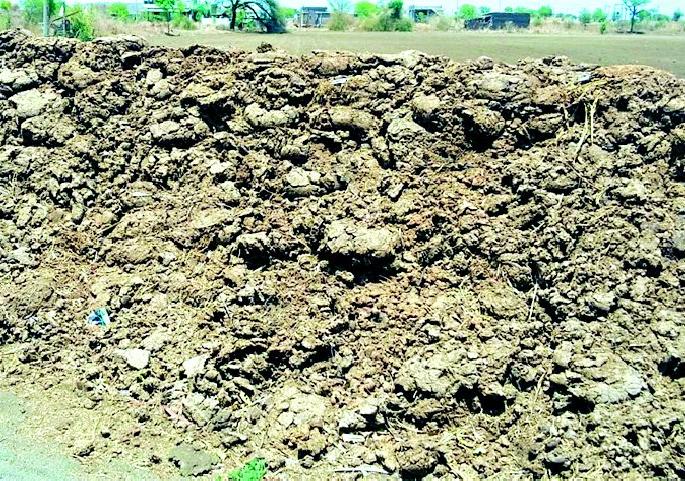 Farmers' work for summer work | उन्हाळवाहीच्या कामांसाठी शेतकऱ्यांची लगबग Farmers' work for summer work | उन्हाळवाहीच्या कामांसाठी शेतकऱ्यांची लगबग