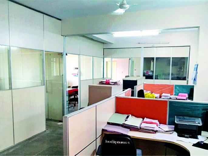 Electricity extraction in Collector's office | जिल्हाधिकारी कार्यालयातच विजेची उधळपट्टी