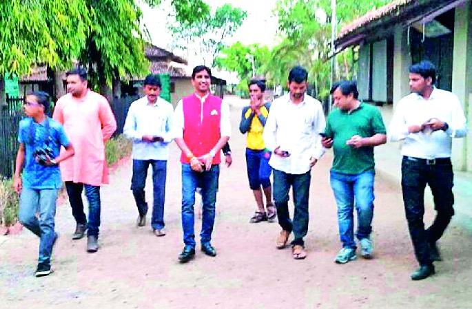 Kumar Vishwas knew Gandhi and Vinob thought | कुमार विश्वास यांनी जाणले गांधी व विनोबांचे विचार Kumar Vishwas knew Gandhi and Vinob thought | कुमार विश्वास यांनी जाणले गांधी व विनोबांचे विचार