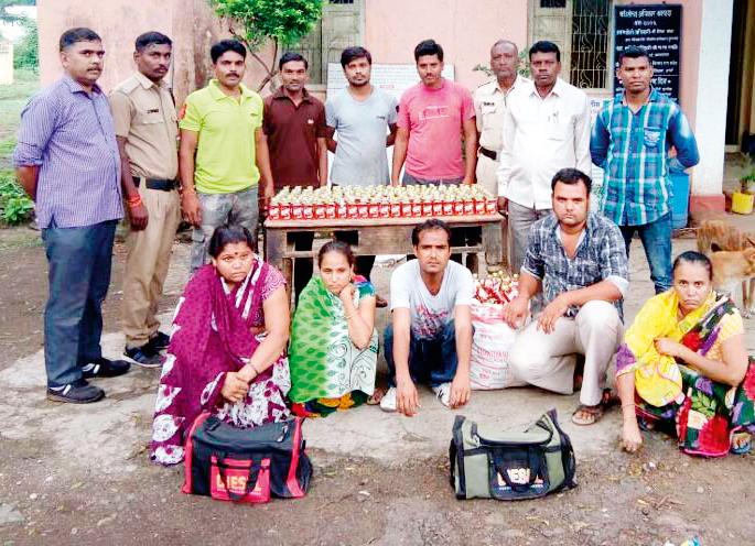 The transportation of alcohol through the corporation bus also came from | महामंडळाच्या बसमधूनही होते दारूची वाहतूक The transportation of alcohol through the corporation bus also came from | महामंडळाच्या बसमधूनही होते दारूची वाहतूक