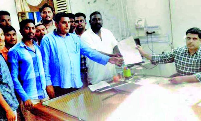 Discomfort at the District Sports Complex | जिल्हा क्रीडा संकुलाच्या मैदानावर असुविधा