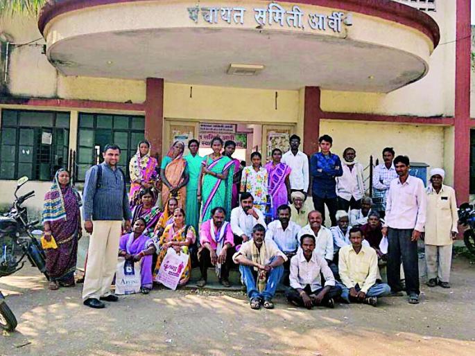 Prahar Attack on the P.S. office | प्रहारचा पं.स. कार्यालयावर हल्लाबोल Prahar Attack on the P.S. office | प्रहारचा पं.स. कार्यालयावर हल्लाबोल